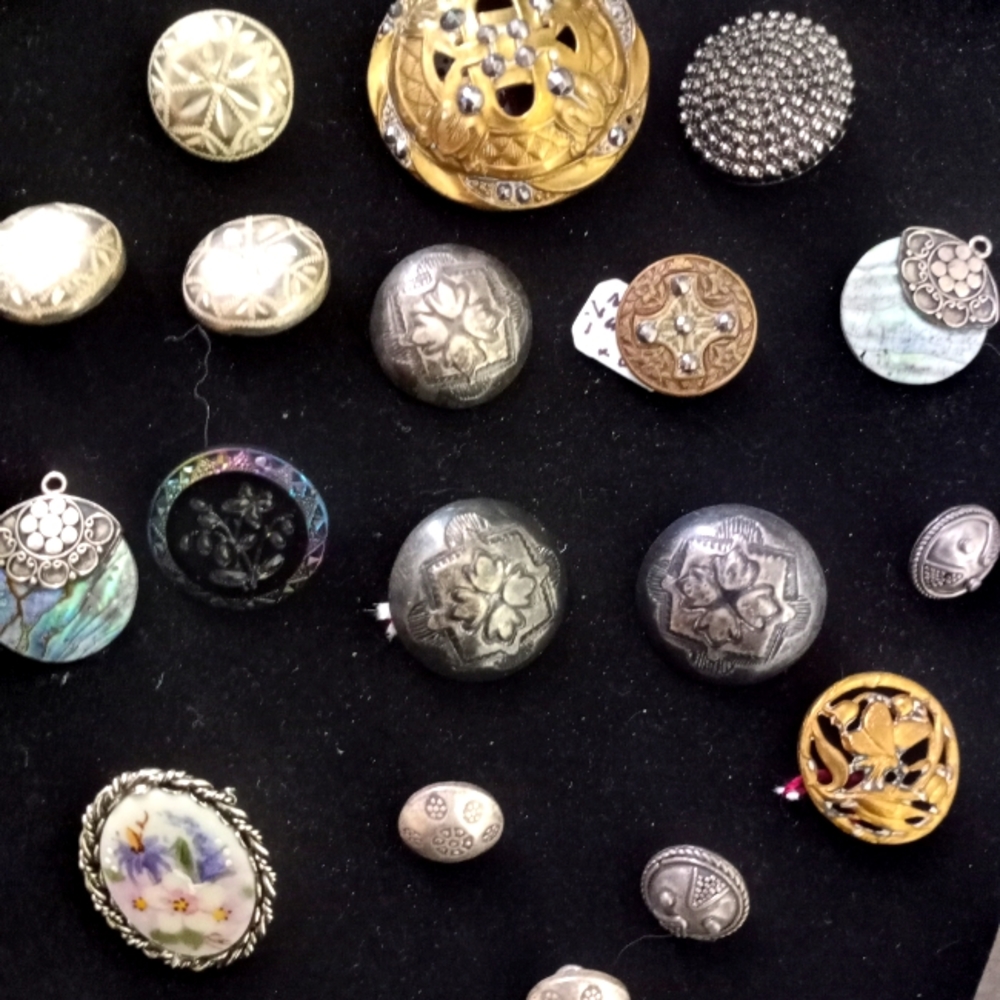 Bundle Of Mixdd Buttons